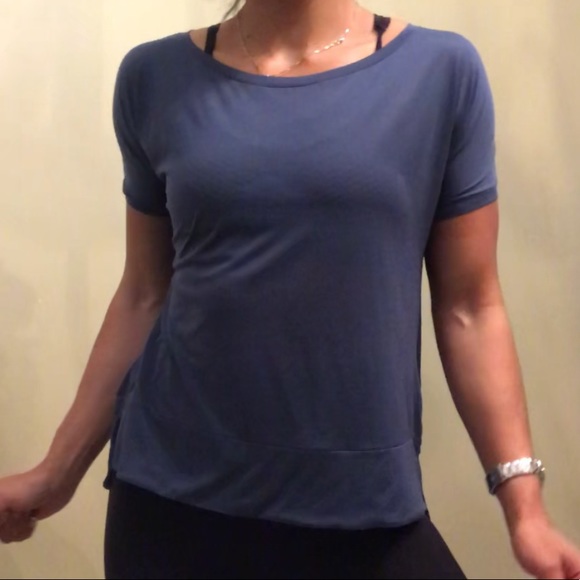 SMALL ASICS BLUE REFLECTIVE CROP TOP - Picture 5 of 5